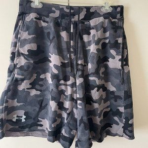 Under Armor Fleece Cutoff Grey Camo Shorts (M)